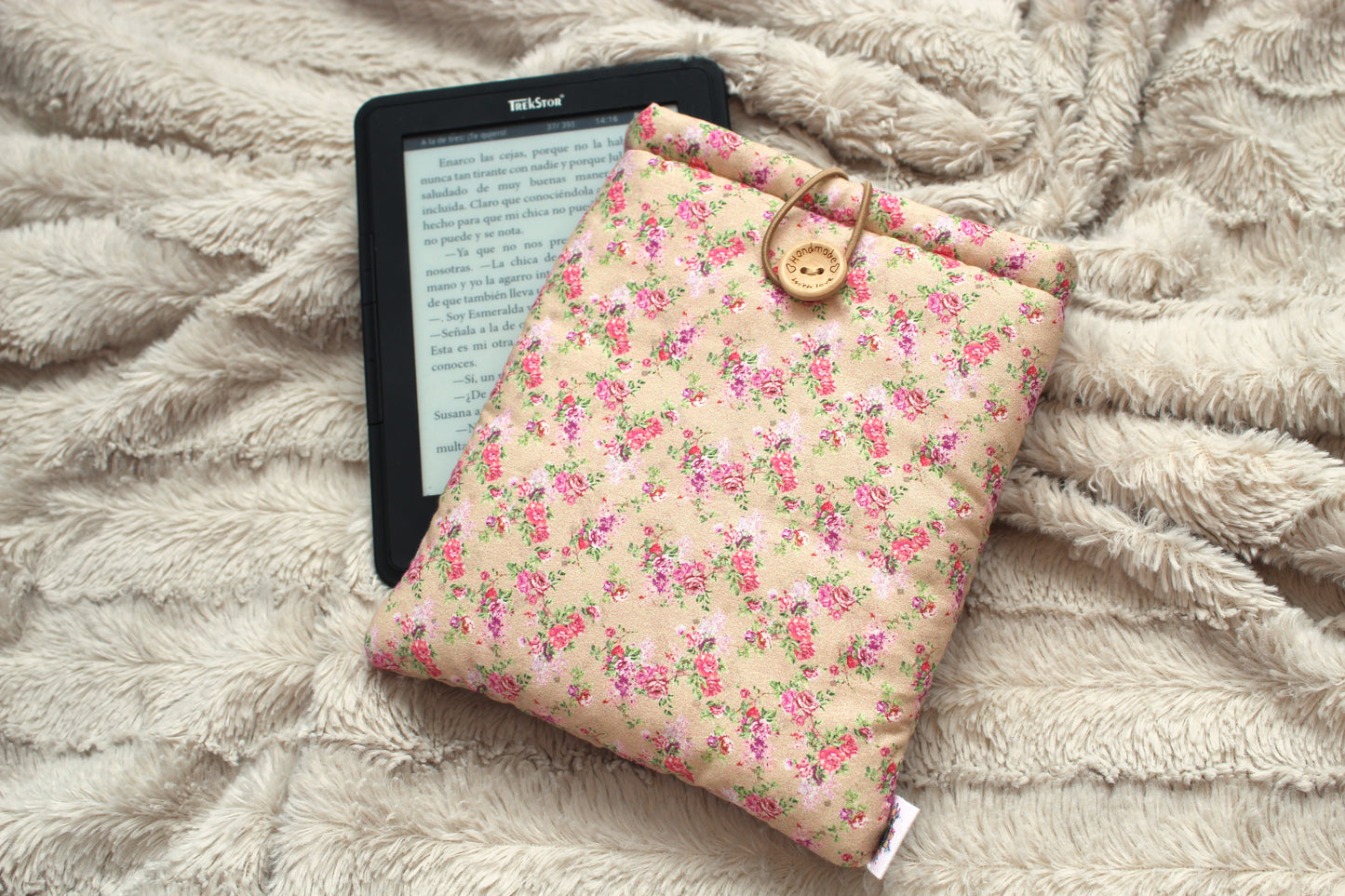 Funda literaria de flores rosa