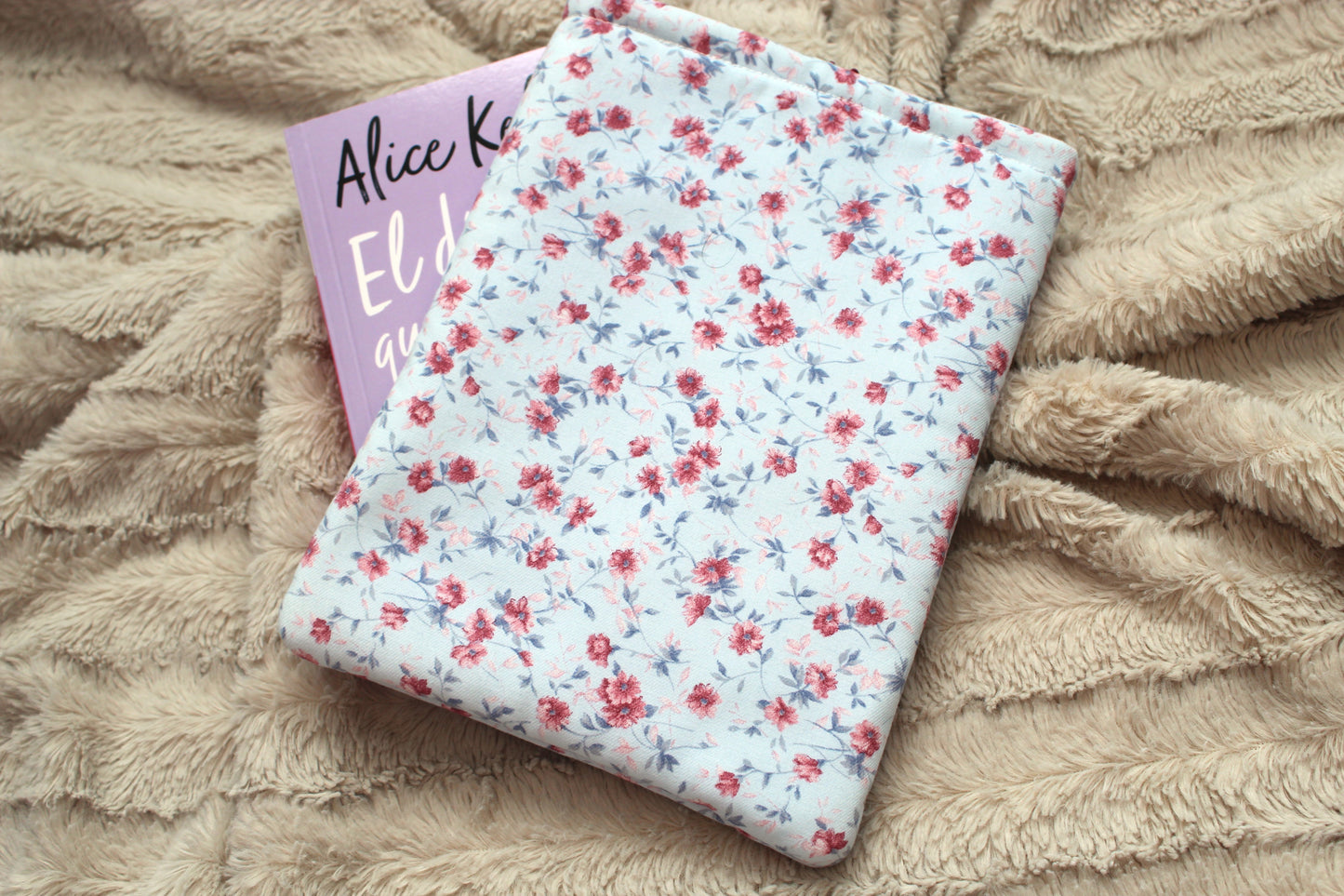 Funda literaria de flores azul