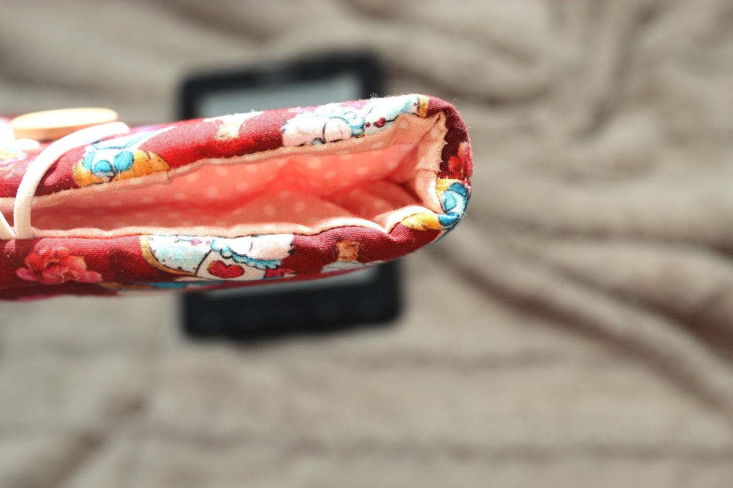 Funda literaria Alicia en el país de las maravillas (roja)